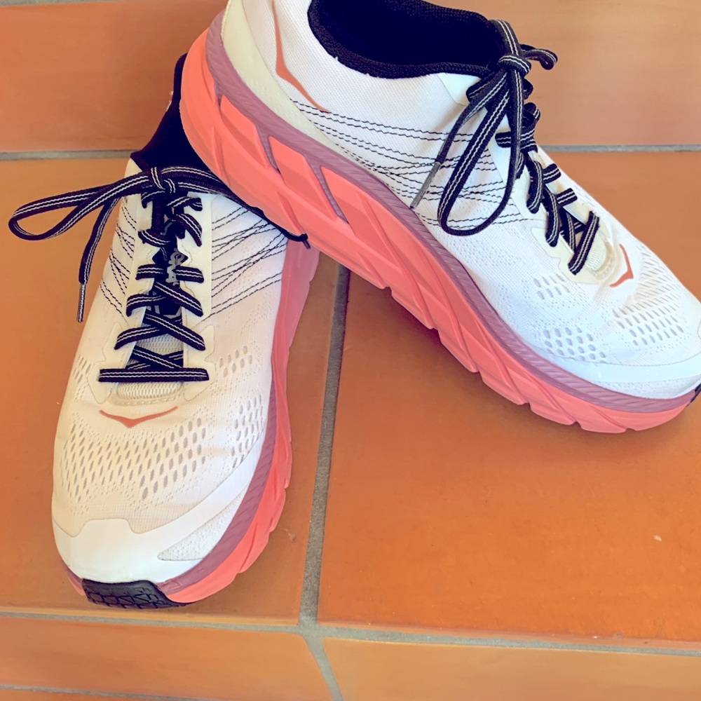 Hoka One One Clifton Size 8.5 … great condition white, black and corel